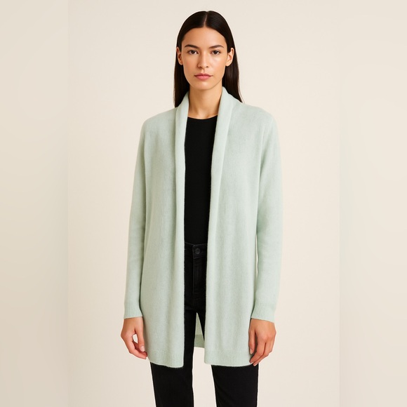 C By Bloomingdales 100% cashmere cardigan